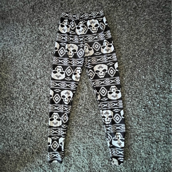 Black and white skull design leggings - Picture 1 of 3